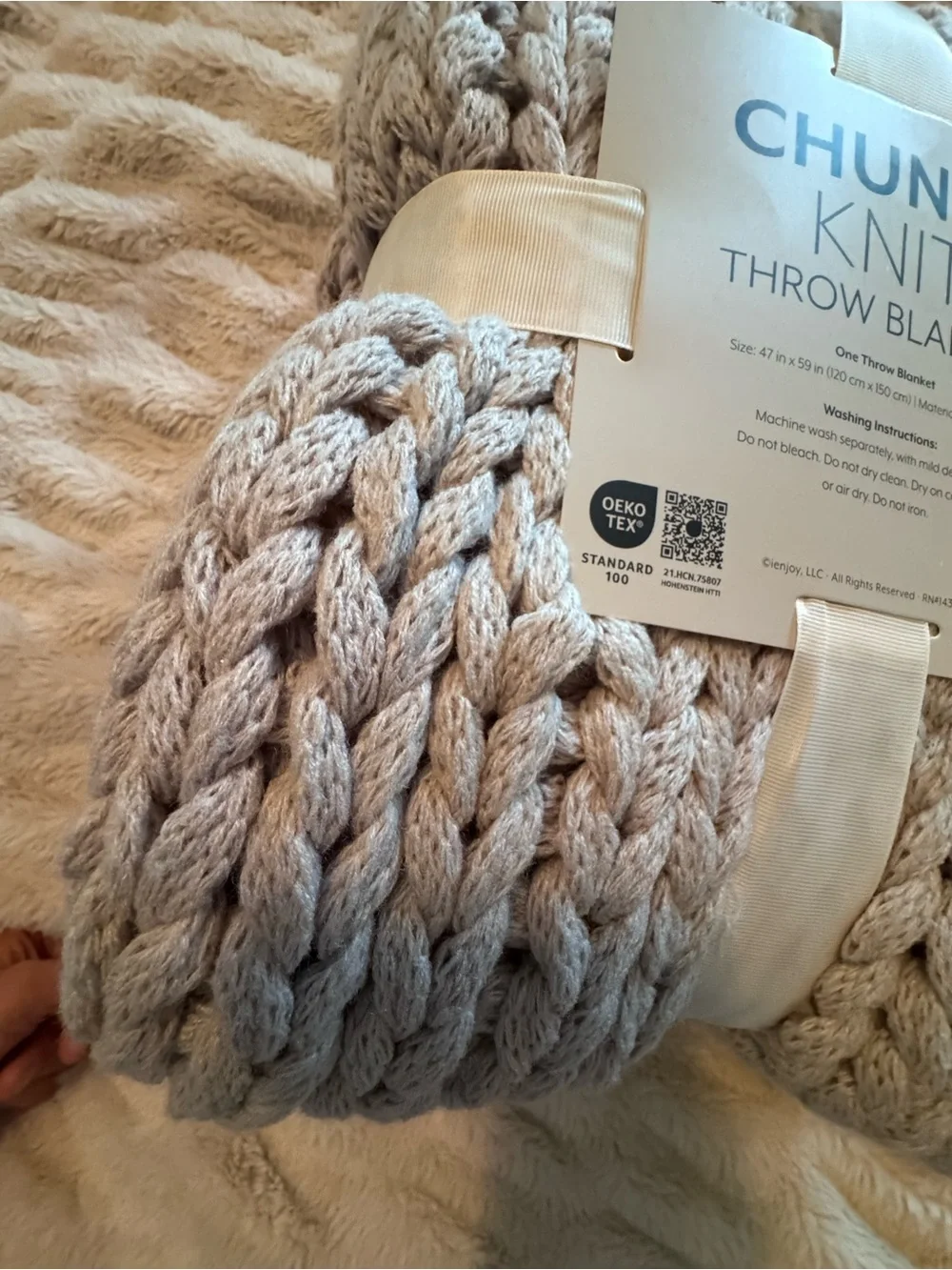 NWT Linens & Hutch Chunky Knit Throw Blanket Light Gray 47”x59” Oversized Cozy